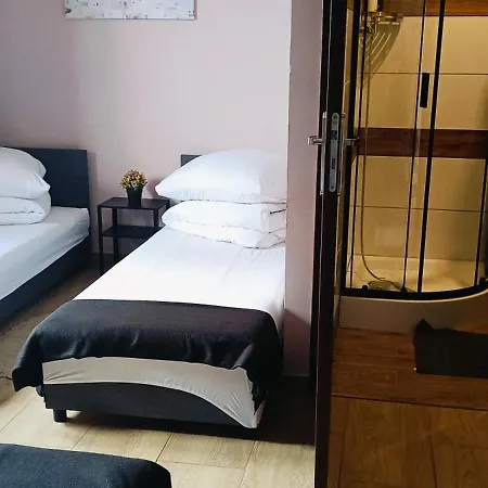 Casa de hóspedes Rodzinny 365 Z Lazienkami I Parkingiem